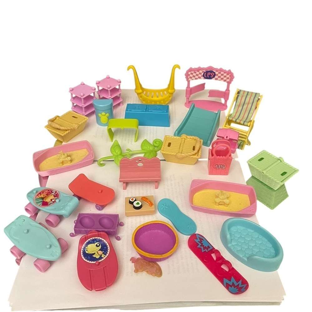 LPS - Littlest Pet Shop Accessories Lot